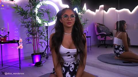 Vanessa Simon online show from January 9, 6:17 am