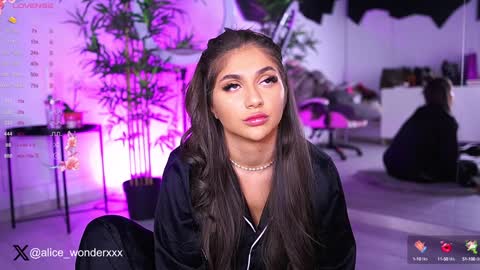 Vanessa Simon online show from February 2, 6:37 am