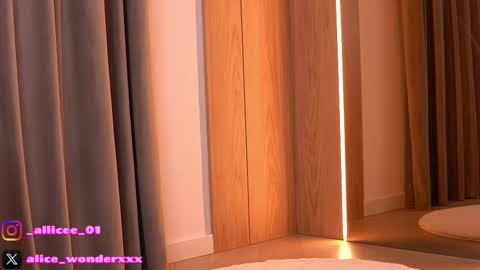 Vanessa Simon online show from March 26, 6:26 am