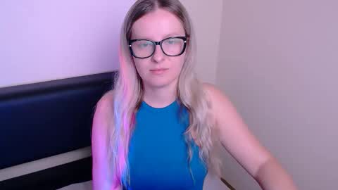 Mia online show from October 2, 6:40 am