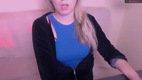 Mia online show from November 28, 1:47 pm