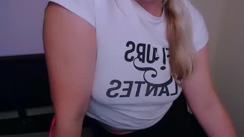 Mia online show from September 23, 7:17 am