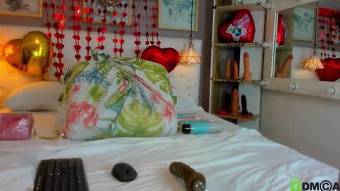 vannia smith  online show from February 14, 12:25 pm