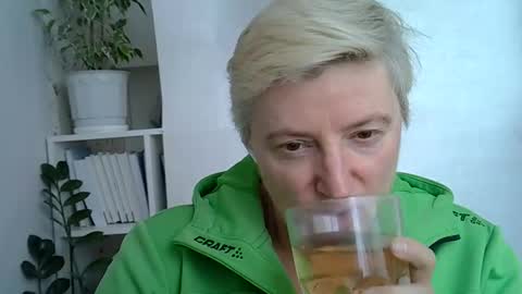 vea_motty online show from April 18, 1:57 pm