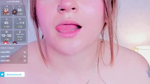 Vee Simons online show from March 1, 7:48 pm