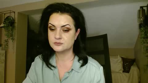 VeilRoom online show from February 18, 7:57 pm