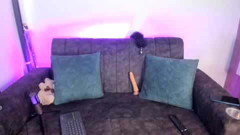 velmoon online show from November 13, 7:35 pm