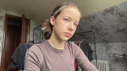 velour_paradise online show from June 10, 8:57 am