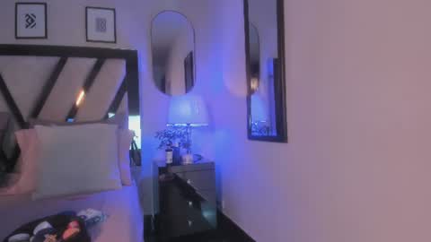 veluna_ online show from July 6, 11:59 am