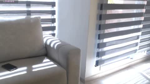 veluna_ online show from August 3, 2:34 pm