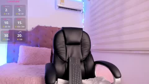 velveet_ online show from September 11, 1:55 pm