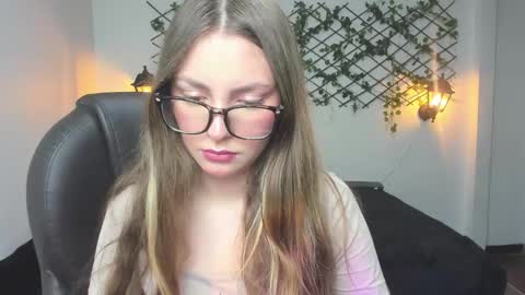 Sophi  online show from March 24, 12:05 am