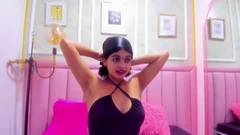 velvet_giirll online show from June 4, 1:15 pm