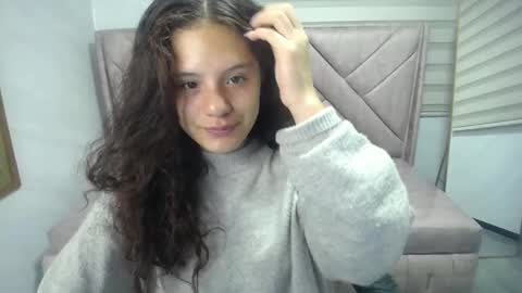 velvet_moon_v online show from October 7, 1:15 pm