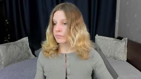 velvet_peach_ online show from January 16, 12:23 pm