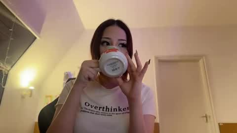 Sophie online show from June 2, 9:27 pm