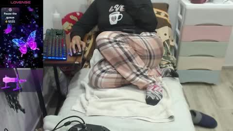 venus496613 online show from April 6, 1:27 am