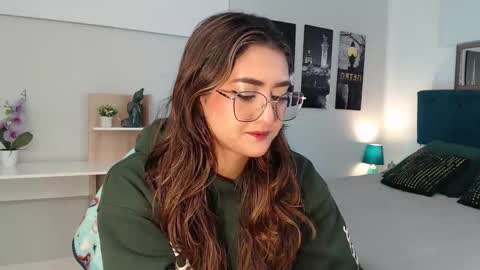 Mia online show from October 14, 12:30 pm