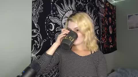 Miss Venus online show from September 23, 3:37 am