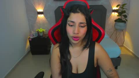 Nice to greet you my name is Vanessa  online show from January 9, 12:52 pm