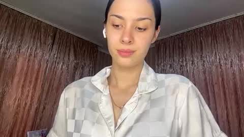 Ayla online show from March 29, 11:31 am