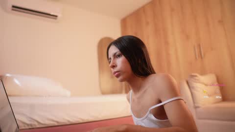 Veronica online show from April 13, 2:29 pm