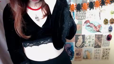 veryveryvery_shy online show from October 31, 8:40 am