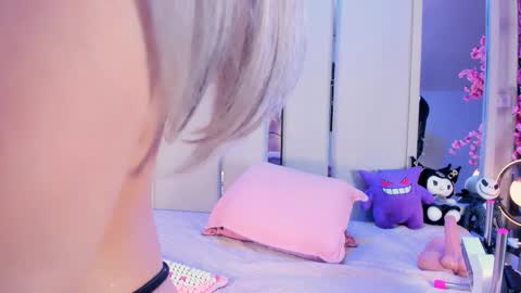 Vesper Velvet  online show from March 8, 4:38 am