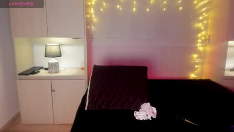 V I C K Y online show from April 18, 7:58 pm