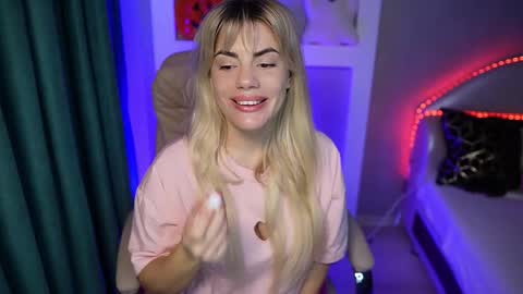 vickyrousi online show from October 24, 9:05 am