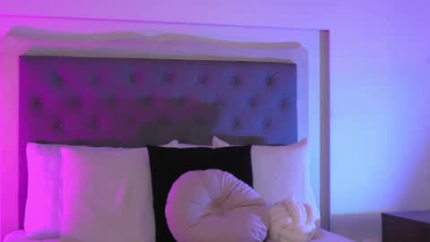         online show from March 6, 11:47 am