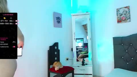 Victoria  independent model online show from January 24, 4:28 pm