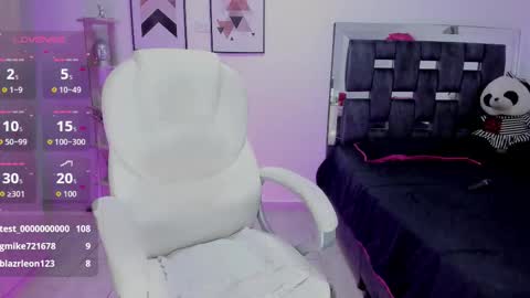 Victoria Castillo online show from November 8, 10:15 pm