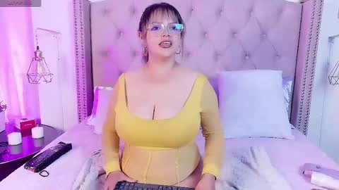 victoria_cherry_ online show from April 15, 11:44 am