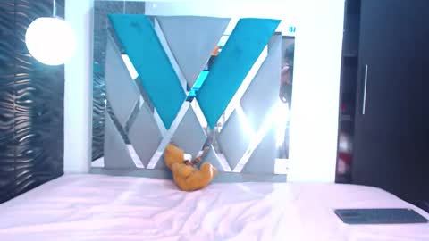 Victoria online show from September 30, 7:30 pm