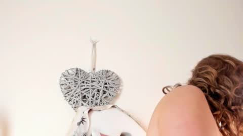 victoria online show from March 3, 10:40 pm