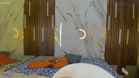 Victoria  online show from January 7, 8:01 pm