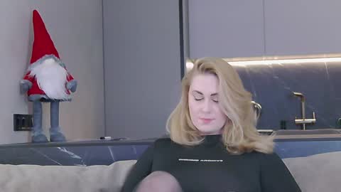 Miss V online show from December 29, 3:00 am