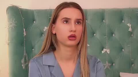 Victoria online show from December 13, 8:04 pm