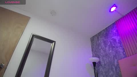 victoriamil1 online show from November 20, 9:05 pm