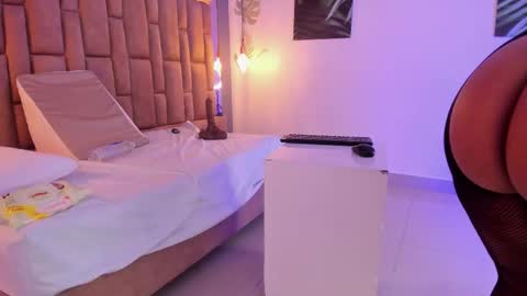 Victoria  online show from September 14, 6:50 pm