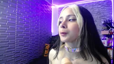  V I C T O R I A  online show from December 14, 5:18 am