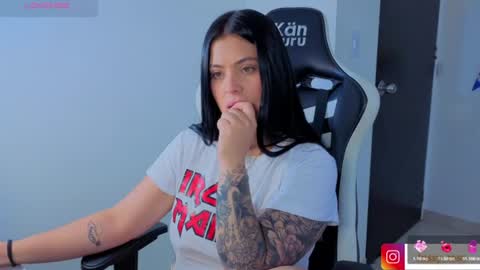 V  I C  T O R I A  online show from June 20, 10:24 pm