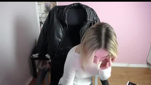 viktoria_lovely online show from February 11, 6:59 am