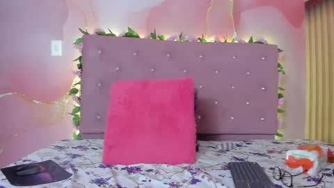 violet__taylor_ online show from April 8, 2:24 am