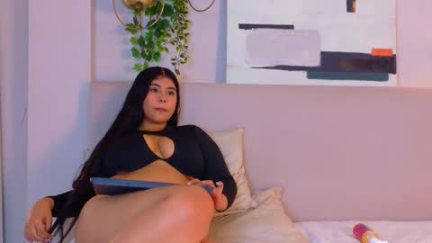 Violet online show from February 2, 1:32 pm