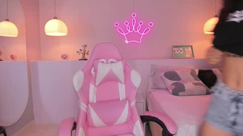 Violeth Hill online show from February 11, 8:31 pm