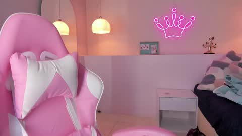 Violeth Hill online show from February 24, 7:30 pm