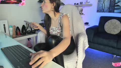 violetparkker online show from March 5, 11:28 am