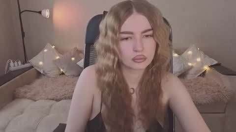 ViolettaOtis online show from February 20, 12:29 pm